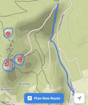 Sentier au dessus plateau sportif